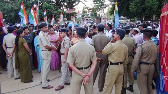 Kailasahar under-aged Schoolgirl rape  : Congress rocks street demanding arrest of Bhagabannagar rape accused
